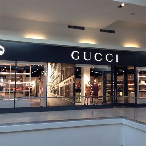 gucci stores locations.